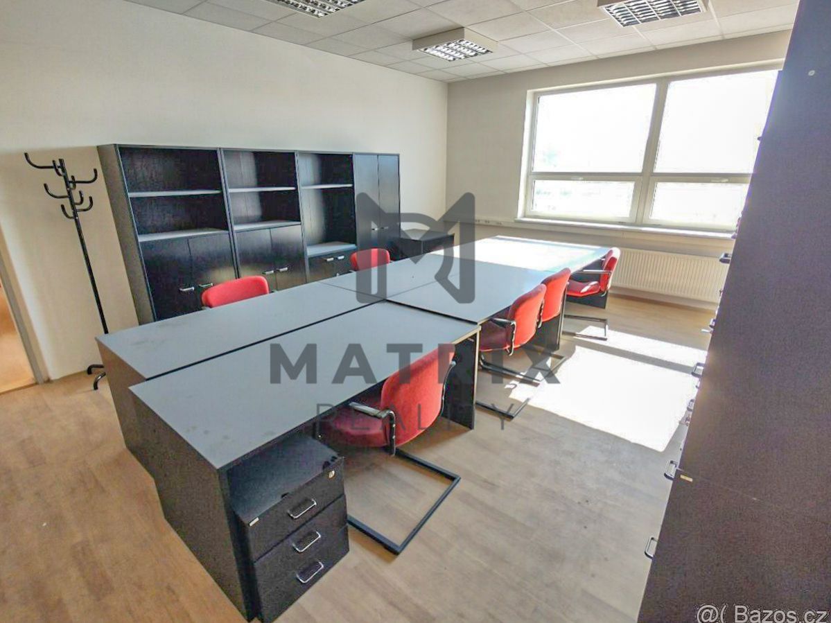 Pronájem kanceláří 18m2 / 23m2 / 3 x 30m2 / 41m2 (celková plocha 173m2)